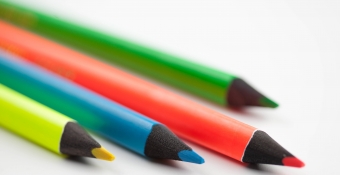 高考分改引写字班假期大热专家：低龄儿童尤须选对铅笔